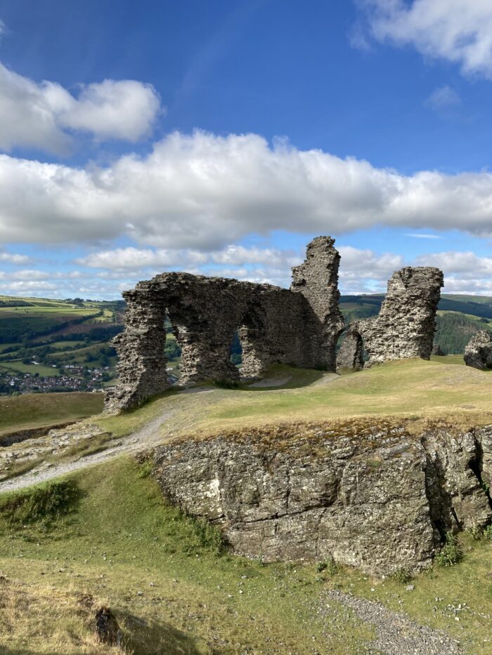 Picture of castle ruins in Llangollen, Wales